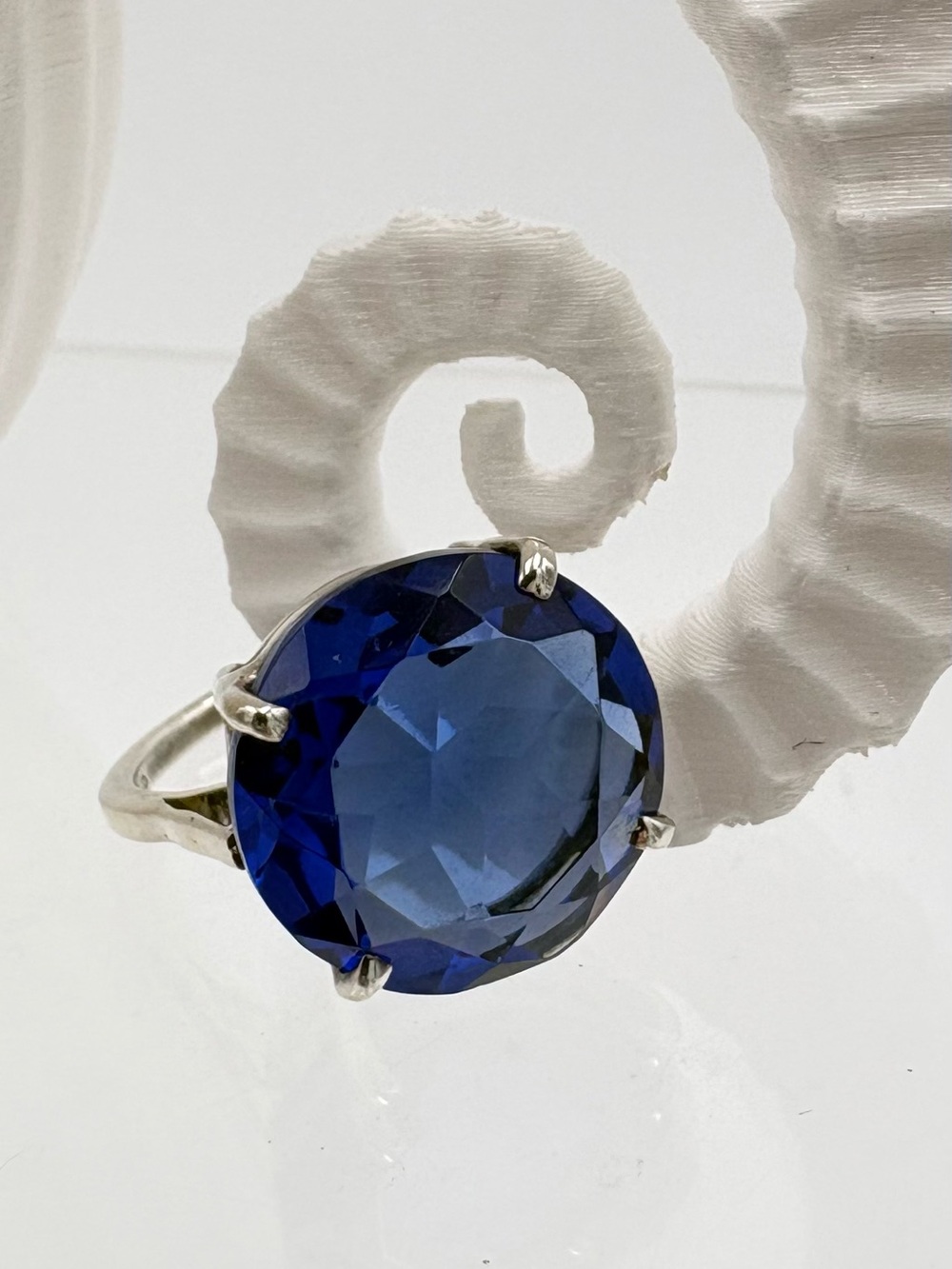 925 Sterling Silver Genuine 8CT Faceted Sapphire Gemstone Ring - Size 7.5